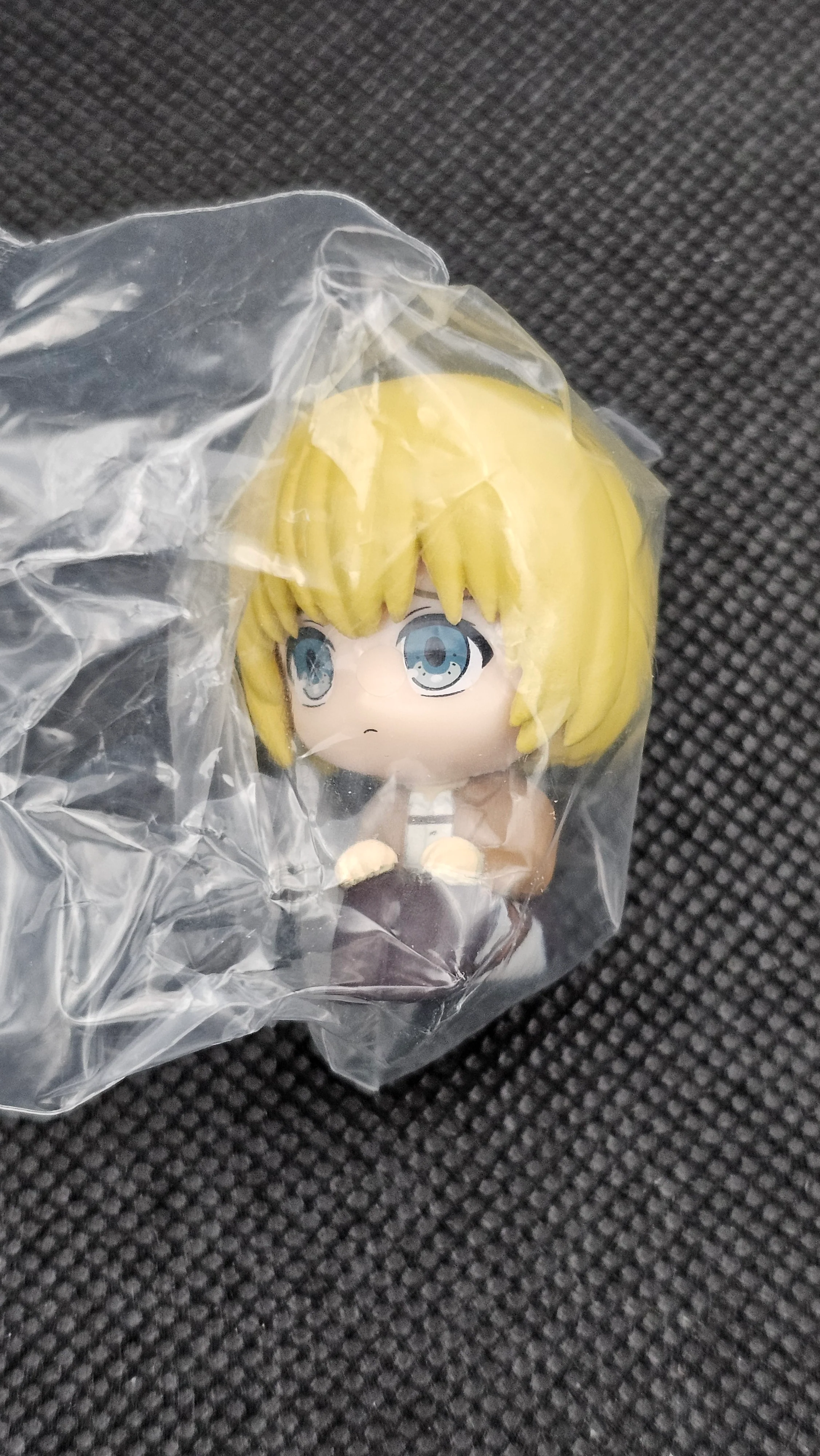 Attack on Titan - 10th Anniversary Gashapon "Sitting" Mini Figuren / Machiboke in 5 Motiven